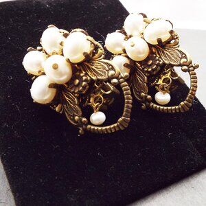 VINTAGE JAN MICHAEL SAN FRANCISCO PEARLS GOLDEN GOTHIC SHAPES CLIP EARRINGS J